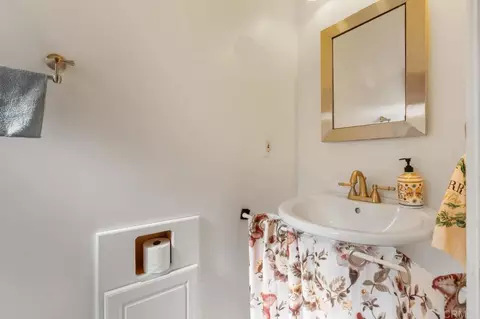 Bath - 9508 Cypress St, Lakeside, CA 92040 photo 1 of 3