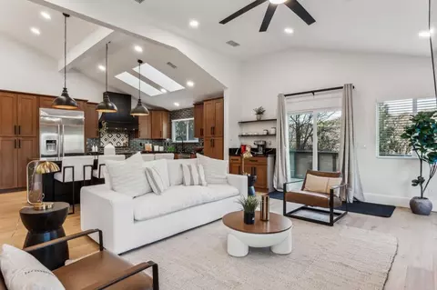 Living - 1326 Farmer Rd, Julian, CA 92036 photo 2 of 5