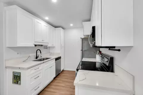 Kitchen - 8150 Lemon Ave #130, La Mesa, CA 91941 photo 2 of 4