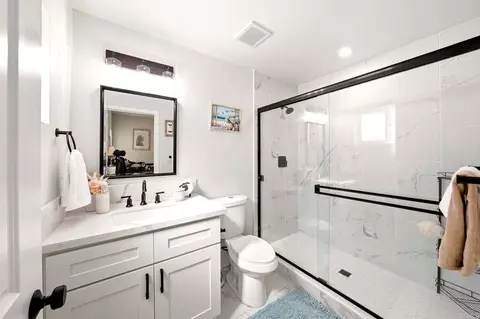 Bath - 558 11th St, Imperial Beach, CA 91932 photo 4 of 4