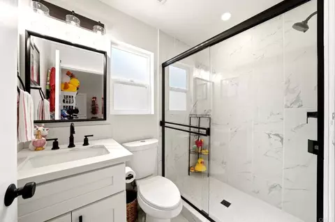 Bath - 558 11th St, Imperial Beach, CA 91932 photo 1 of 4