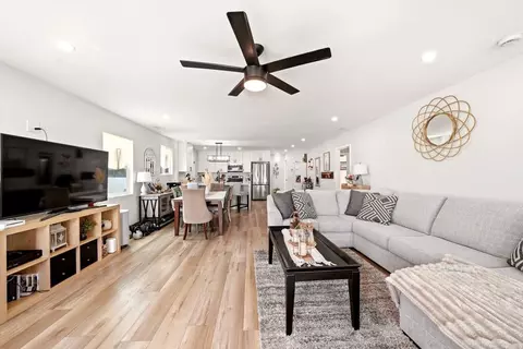 Living - 558 11th St, Imperial Beach, CA 91932 photo 1 of 2