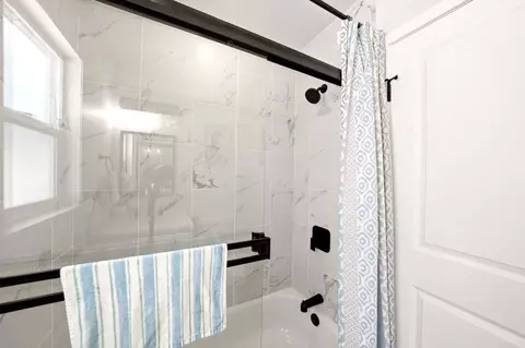 Bath - 558 11th St, Imperial Beach, CA 91932 photo 3 of 4