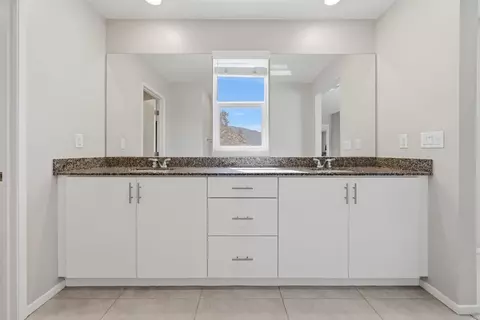 Bath - 253 Paddock Ln, Fallbrook, CA 92028 photo 1 of 2