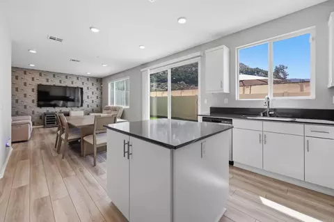 Kitchen - 253 Paddock Ln, Fallbrook, CA 92028 photo 3 of 3