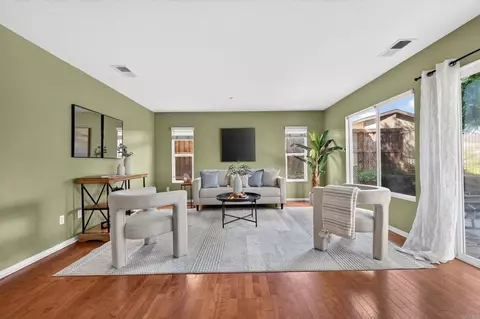 Living - 10441 Lake Breeze Dr, Spring Valley, CA 91977 photo 5 of 9