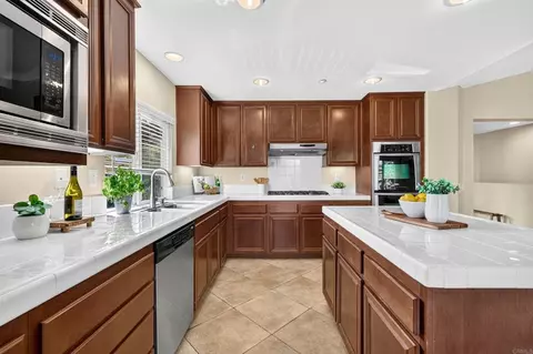 Kitchen - 10441 Lake Breeze Dr, Spring Valley, CA 91977 photo 5 of 6