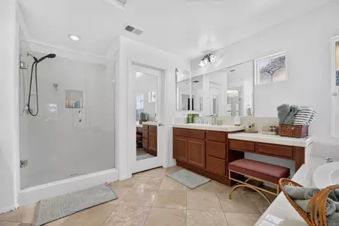 Bath - 10441 Lake Breeze Dr, Spring Valley, CA 91977 photo 2 of 6