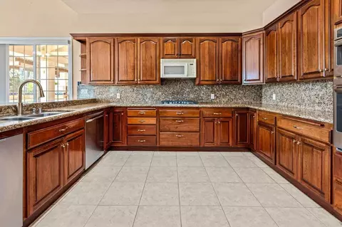 Kitchen - 13885 Honnell Way, Jamul, CA 91935 photo 1 of 2
