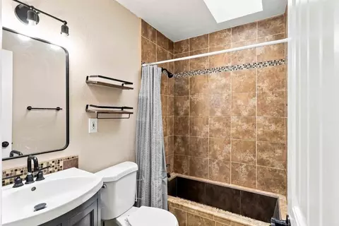 Bath - 1009 Paraiso Ave, Spring Valley, CA 91977 photo 3 of 4