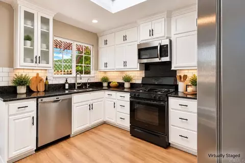 Kitchen - 1009 Paraiso Ave, Spring Valley, CA 91977 photo 4 of 7