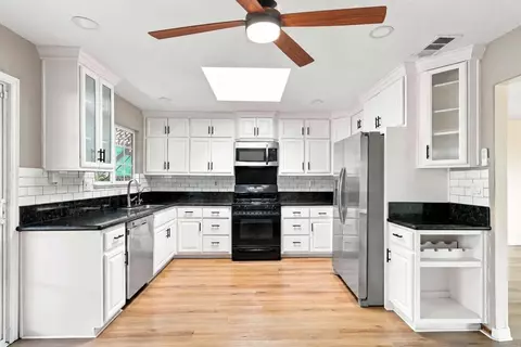 Kitchen - 1009 Paraiso Ave, Spring Valley, CA 91977 photo 5 of 7
