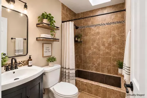 Bath - 1009 Paraiso Ave, Spring Valley, CA 91977 photo 4 of 4