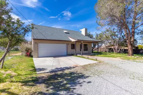 Exterior - 8878 Sabina Ave, Hesperia, CA 92345 photo 2 of 6