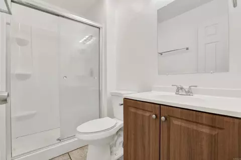Bath - 1336 Peach Ave, El Cajon, CA 92021 photo 3 of 3