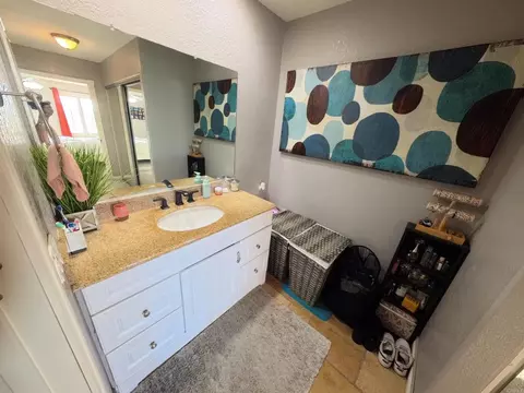 Bath - 289 Stage Coach Rd, Oceanside, CA 92057 photo 1 of 2