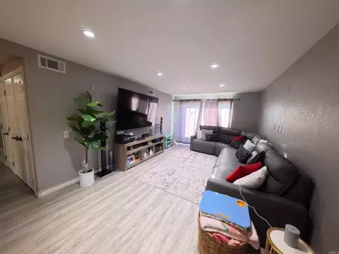 Living - 289 Stage Coach Rd, Oceanside, CA 92057 photo 1 of 1