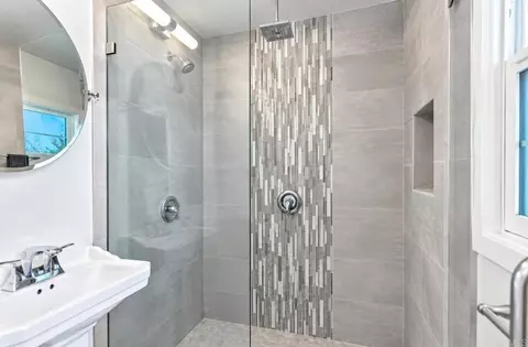 Bath - 1265 Darby St, Spring Valley, CA 91977 photo 1 of 2