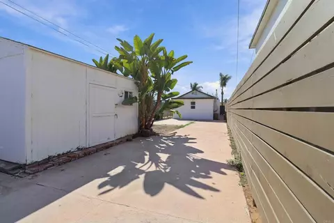 Exterior - 577 Florence St, Imperial Beach, CA 91932 photo 7 of 8