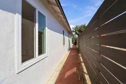 Entry Way - 577 Florence St, Imperial Beach, CA 91932 photo 5 of 5