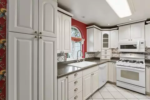 Kitchen - 1058 Naranca Ave, El Cajon, CA 92021 photo 2 of 2