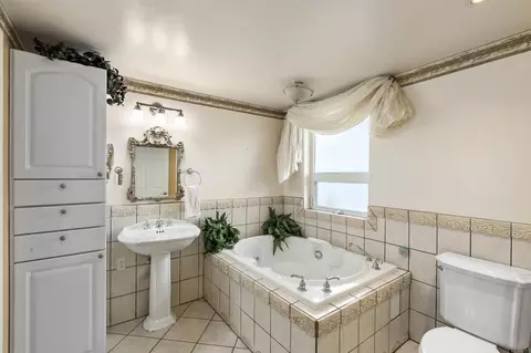 Bath - 1058 Naranca Ave, El Cajon, CA 92021 photo 2 of 2