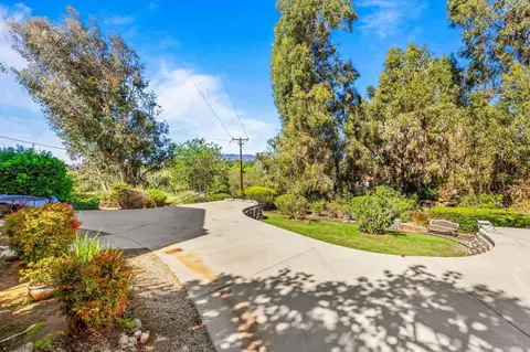 Exterior - 1366 Via Feliz, Fallbrook, CA 92028 photo 13 of 14