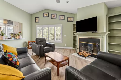 Living - 1366 Via Feliz, Fallbrook, CA 92028 photo 2 of 5