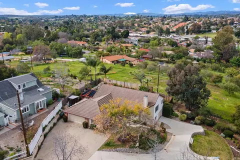 View/Area - 1366 Via Feliz, Fallbrook, CA 92028 photo 1 of 2
