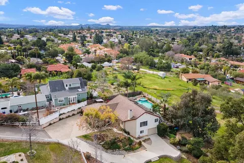 View/Area - 1366 Via Feliz, Fallbrook, CA 92028 photo 2 of 2