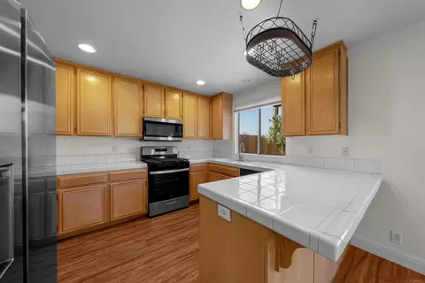 Kitchen - 1323 Navello, El Cajon, CA 92021 photo 3 of 5