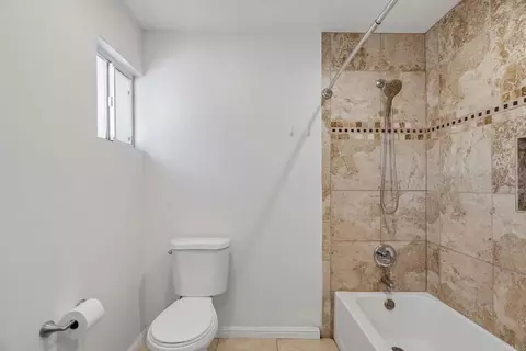 Bath - 2009 Paddy Pl, Escondido, CA 92027 photo 2 of 4