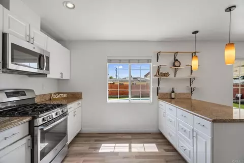 Kitchen - 2009 Paddy Pl, Escondido, CA 92027 photo 4 of 7