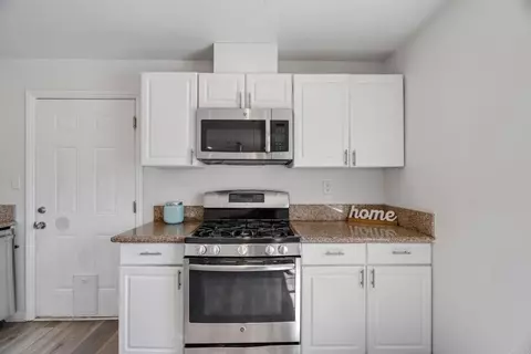 Kitchen - 2009 Paddy Pl, Escondido, CA 92027 photo 5 of 7