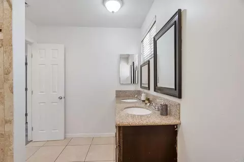 Bath - 2009 Paddy Pl, Escondido, CA 92027 photo 4 of 4