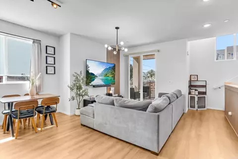 402 Creekside Cir, San Diego, CA 92114