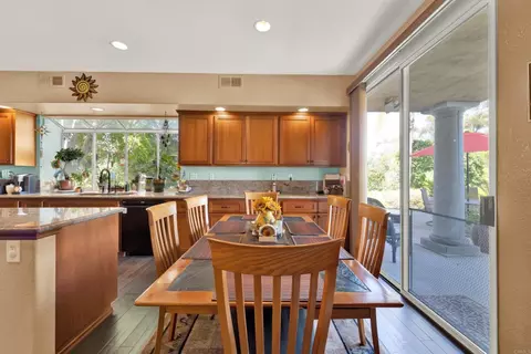 Dining - 11538 Shadow Ranch Rd, La Mesa, CA 91941 photo 4 of 5