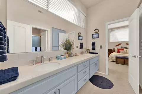 Bath - 11538 Shadow Ranch Rd, La Mesa, CA 91941 photo 6 of 8