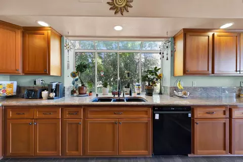Kitchen - 11538 Shadow Ranch Rd, La Mesa, CA 91941 photo 3 of 4
