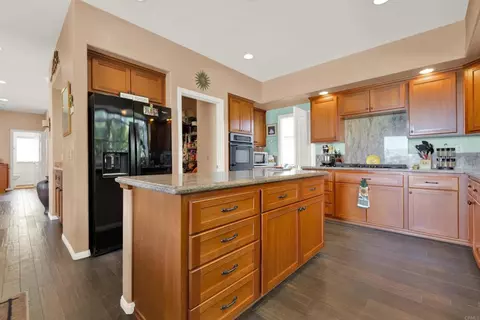 Kitchen - 11538 Shadow Ranch Rd, La Mesa, CA 91941 photo 2 of 4