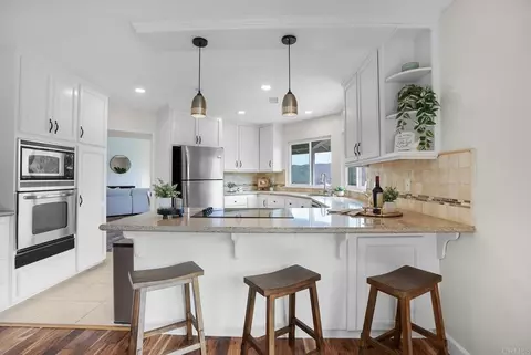 Kitchen - 2645 Daisy Ln, Fallbrook, CA 92028 photo 2 of 2