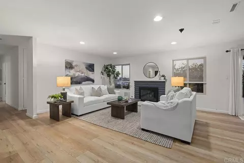 Living - 816 David Dr, Chula Vista, CA 91910 photo 3 of 3