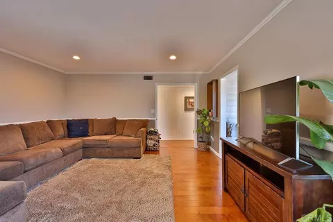 Living - 723 Terra Ln, El Cajon, CA 92019 photo 4 of 4