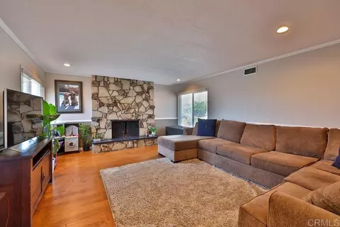 Living - 723 Terra Ln, El Cajon, CA 92019 photo 2 of 4