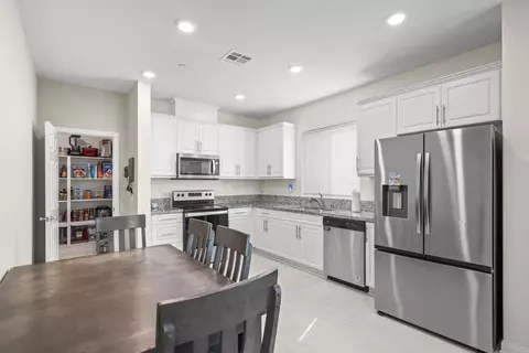 Kitchen - 10719 Porter, Spring Valley, CA 91978 photo 2 of 3