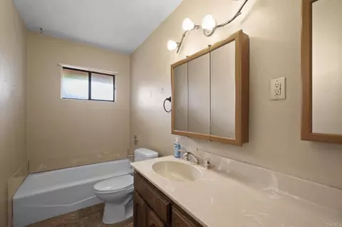 Bath - 13314 Lakeshore Dr, Lakeside, CA 92040 photo 2 of 2