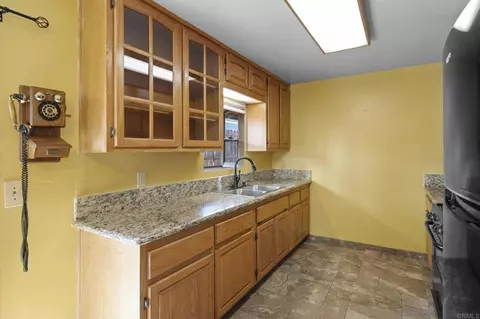 Kitchen - 13314 Lakeshore Dr, Lakeside, CA 92040 photo 2 of 2