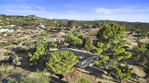 42550 Hall Rd, Hemet, CA 92544