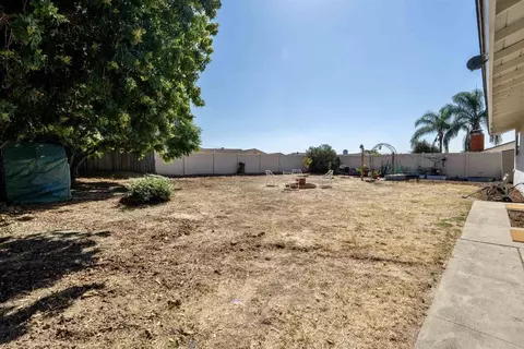 Exterior - 4932 Verde Dr, Oceanside, CA 92057 photo 4 of 10