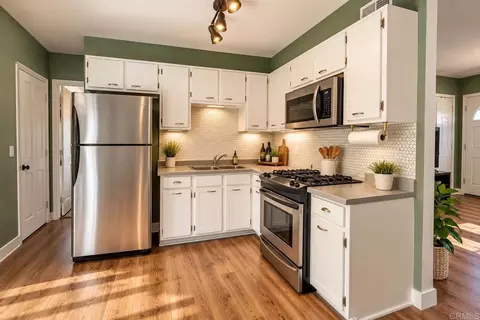 Kitchen - 4932 Verde Dr, Oceanside, CA 92057 photo 3 of 5